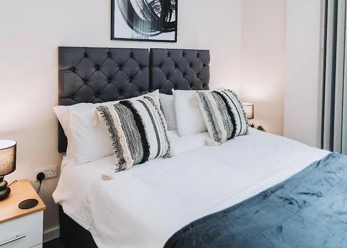 2Bed 2Bath Apartment Nr Old Trafford Parking